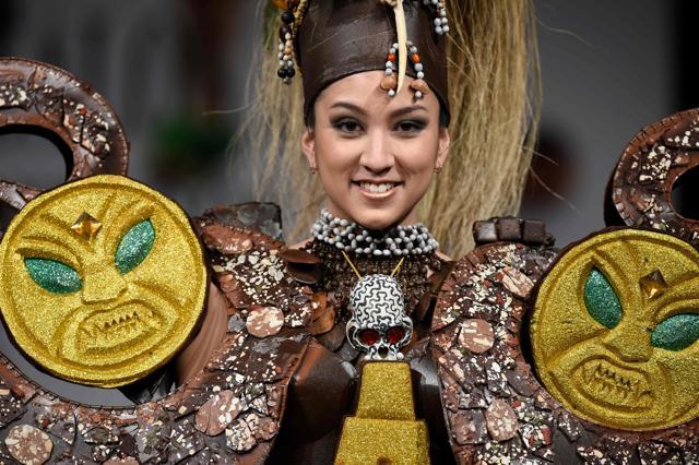 A model presents creations made with chocolate during the gala preview of the Salon du Chocolat (Chocolate Fair) in Brussels on Thursday. (AFP)