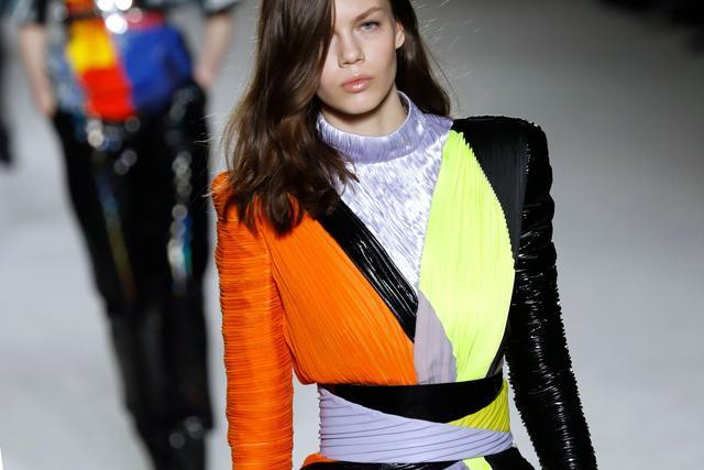 A model presents a creation for Balmain during the 2018/2019 fall/winter collection fashion show. (AFP PHOTO / FRANCOIS GUILLOT) A model presents a creation for Balmain during the 2018/2019 fall/winter collection fashion show. (AFP PHOTO / FRANCOIS GUILLOT)