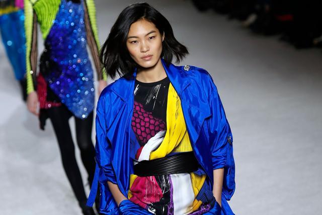 A model presents a creation for Balmain during the 2018/2019 fall/winter collection fashion show. (AFP PHOTO / FRANCOIS GUILLOT) A model presents a creation for Balmain during the 2018/2019 fall/winter collection fashion show. (AFP PHOTO / FRANCOIS GUILLOT)