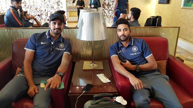 Deepak Hooda (L) and Mohammed Siraj at the airport. (Twitter)