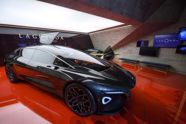 Geneva Auto Show: Electrics buzz but gas-guzzlers still shine