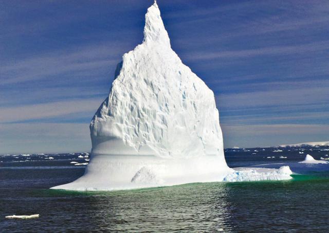 Iceberg en route Lemaire Passage (Suhel Seth ) Iceberg en route Lemaire Passage (Suhel Seth )