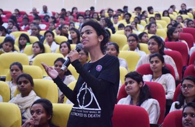 A girl asking questions from UP DGP OP singh during the open session on Thursday. (HT Photo) A girl asking questions from UP DGP OP singh during the open session on Thursday. (HT Photo)
