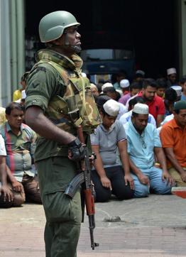 A Sri Lankan army soldier guards a mosque in Sri Lanka’s capital Colombo on March 9, 2018, amid fears that anti-Muslim riots in the central region of Kandy could spread to other areas of the island. (AFP Photo) A Sri Lankan army soldier guards a mosque in Sri Lanka’s capital Colombo on March 9, 2018, amid fears that anti-Muslim riots in the central region of Kandy could spread to other areas of the island. (AFP Photo)