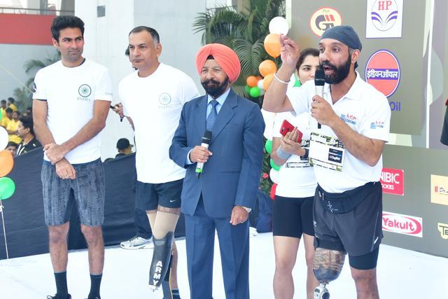 Cricketer Mohammad Kaif, Blade runner Col Gaurav Dutta, Capt Bana Singh, Blade runner Major DP Singh pep up the runners with an inspirational talk.