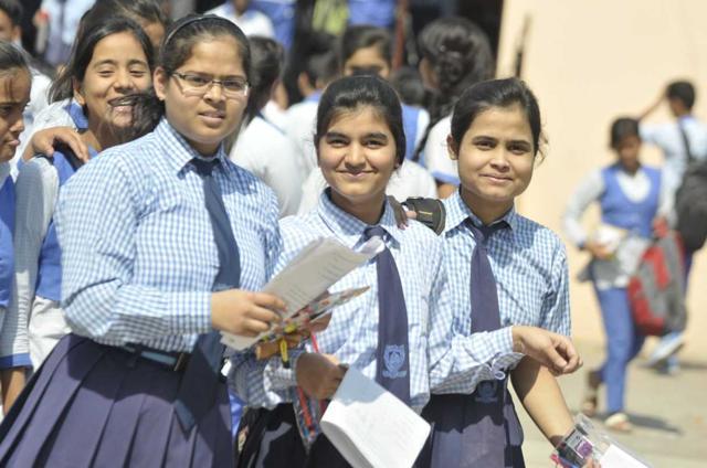 CBSE Class 10 students coming out after appearing in their English examination at the Central Acedemy in Lucknow on Monday. (Deepak Gupta/Hindustan Times) CBSE Class 10 students coming out after appearing in their English examination at the Central Acedemy in Lucknow on Monday. (Deepak Gupta/Hindustan Times)