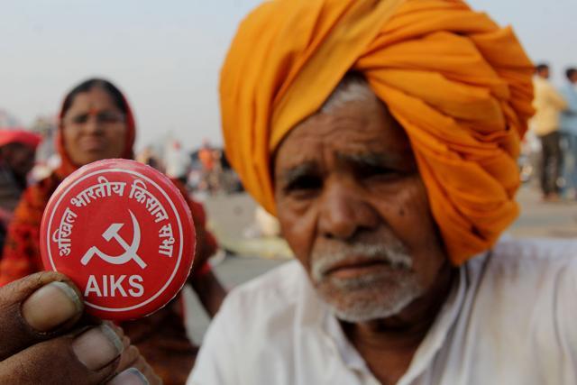 Farmers under the banner of the Akhil Bharatiya Kisan Sabha farmers walked 180 km over more than four days to protest in Mumbai. (Praful Gangurde/ HT Photo) Farmers under the banner of the Akhil Bharatiya Kisan Sabha farmers walked 180 km over more than four days to protest in Mumbai. (Praful Gangurde/ HT Photo)