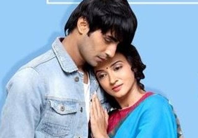 Aap Ke Aa Jane Se starring Suhasi Dhami and Karan Jotwani narrates the love story of 24 year-old man and a 42-year-old single mother.