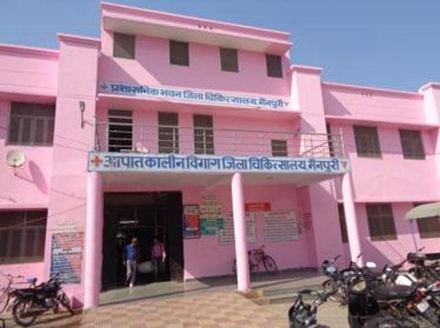 Sources said the body was carried back on the push cart in full view of the hospital staff.&nbsp; (HT)