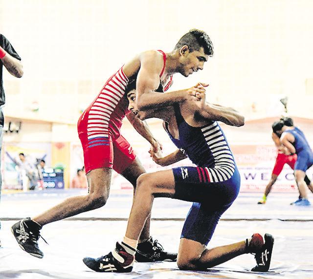 Maharashtra’s Hrishikesh Patil (in blue) in action against Rohan Bhosale of Services. Rohan won the match 7-4. (Sanket Wankhade/HT PHOTO) Maharashtra’s Hrishikesh Patil (in blue) in action against Rohan Bhosale of Services. Rohan won the match 7-4. (Sanket Wankhade/HT PHOTO)