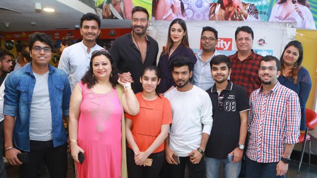 Ajay and Ileana posed with the winners of the HT CityStars in the City contest. (Photo: Amal KS/HT) Ajay and Ileana posed with the winners of the HT CityStars in the City contest. (Photo: Amal KS/HT)