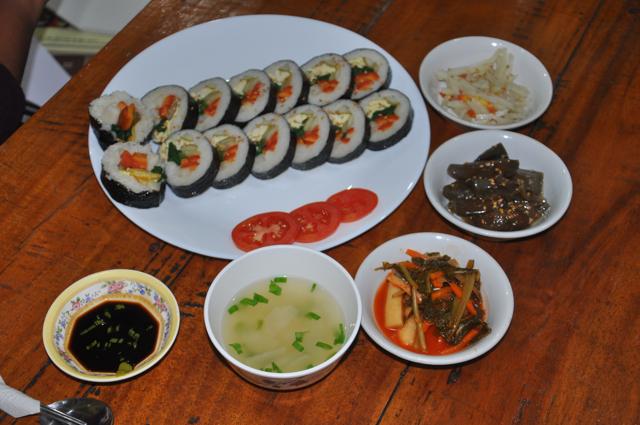 Most of the cooks at Varanasi’s Korean cafes are locals. Some pick up recipes on YouTube. Others perfect their skills with a little help from Korean patrons. (Rajesh Kumar/HT Photo)