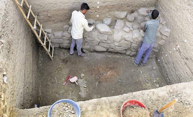 The remains of each culture are preserved as a layer in the soil, one below the other. Each culture has different stratified layers, says Vasant Swarnkar, who is currently excavating at Delhi’s Purana Qila. As the archaeologists dig, each layer is carefully marked. (Arvind Yadav/HT PHOTO) The remains of each culture are preserved as a layer in the soil, one below the other. Each culture has different stratified layers, says Vasant Swarnkar, who is currently excavating at Delhi’s Purana Qila. As the archaeologists dig, each layer is carefully marked. (Arvind Yadav/HT PHOTO)