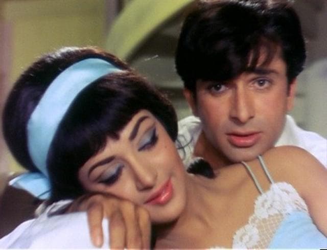 Hema Malini and Shashi Kapoor first worked together in Abhinetri. Hema Malini and Shashi Kapoor first worked together in Abhinetri.