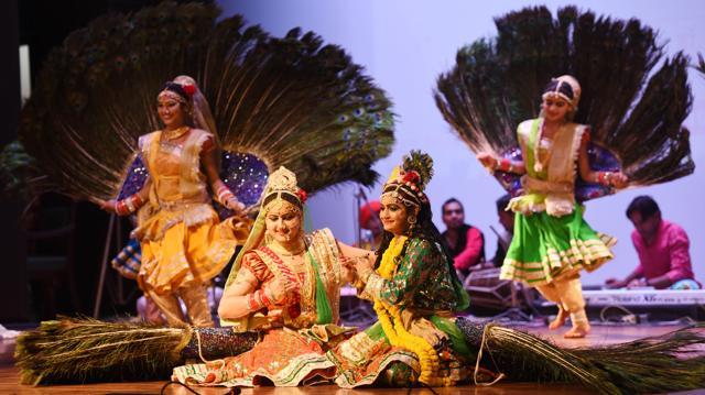 Cultural Programe at the UP First Anniversary of the BJP Goverment in Uttar Pradesh at Lok Bhavan in Lucknow. (Subhankar Chakraborty/HT Photo) Cultural Programe at the UP First Anniversary of the BJP Goverment in Uttar Pradesh at Lok Bhavan in Lucknow. (Subhankar Chakraborty/HT Photo)