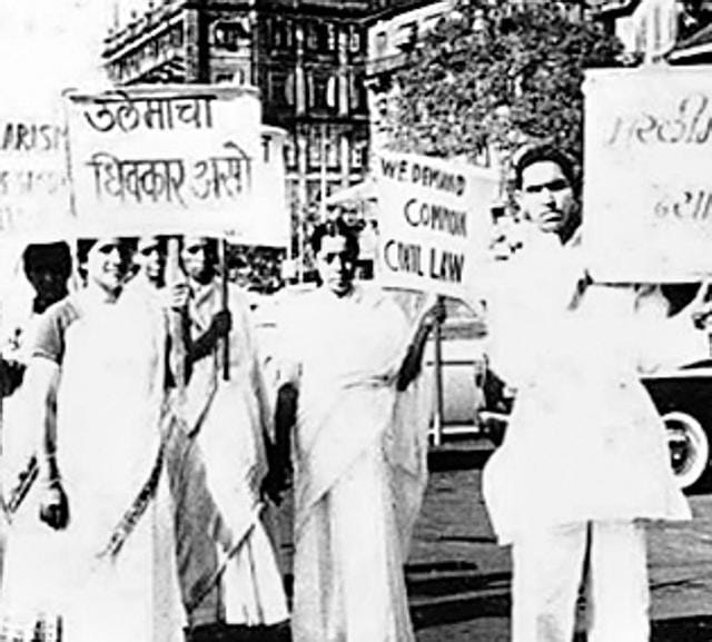 Dalwai leads a group of women demanding reforms. (HT PHOTO) Dalwai leads a group of women demanding reforms. (HT PHOTO)