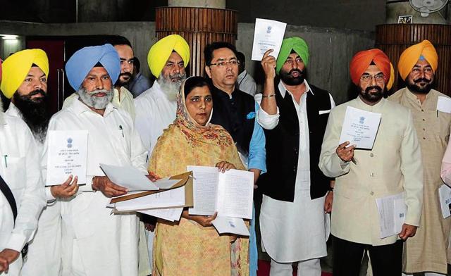 Aam Aadmi Party MLAs after staging a walkout in the House. (Keshav Singh/HT) Aam Aadmi Party MLAs after staging a walkout in the House. (Keshav Singh/HT)