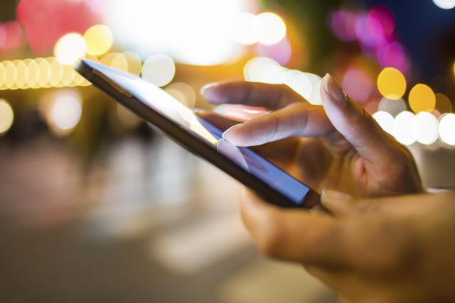 People who are “closed off” or less open with their emotions are more likely to have problems with smartphone use, suggests the study result. (Getty Images/iStockphoto)