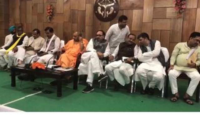 Samajwadi Party MLA Nitin Agarwal(standing) at the BJP alliance dinner meeting. (HT Photo) Samajwadi Party MLA Nitin Agarwal(standing) at the BJP alliance dinner meeting. (HT Photo)