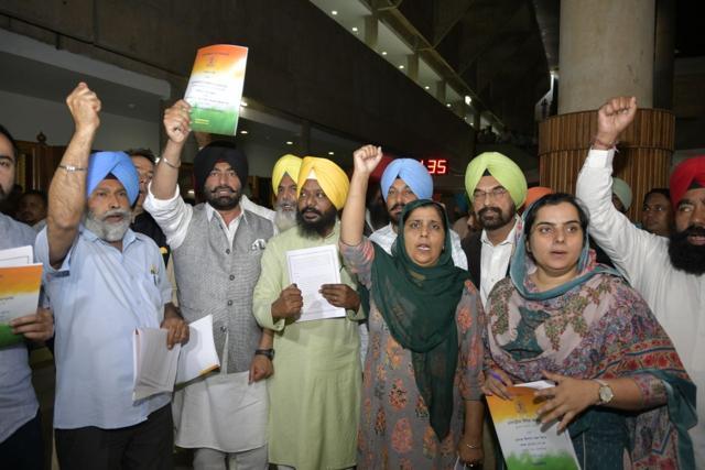 Opposition Aam Aadmi Party legislators raising slogans as they stage walkout from Punjab assembly during presentation of annual budget in Chandigarh on Saturday (Keshav Singh/HT) Opposition Aam Aadmi Party legislators raising slogans as they stage walkout from Punjab assembly during presentation of annual budget in Chandigarh on Saturday (Keshav Singh/HT)