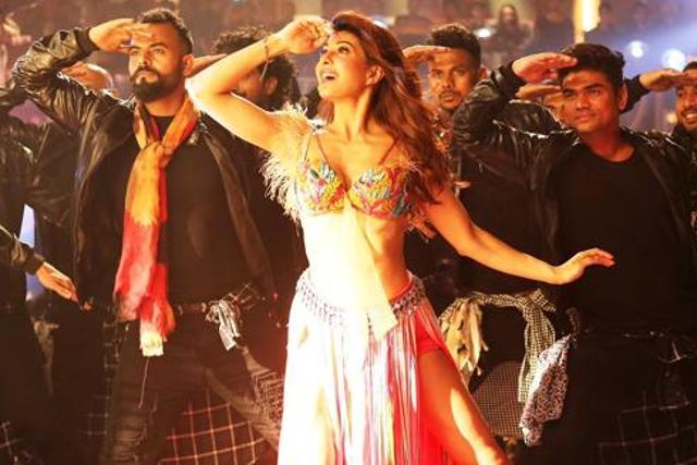Jacueline Fernandez in a still from Baaghi 2 song Ek Do Teen. Jacueline Fernandez in a still from Baaghi 2 song Ek Do Teen.