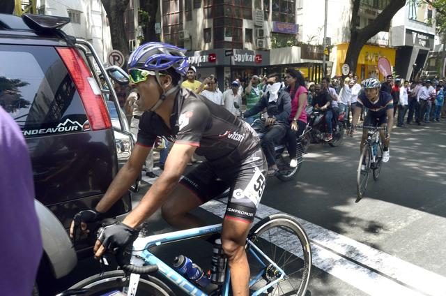Chaos on JM road while finishing Mumbai - Pune Cycle Race in Pune. (RAVINDRA JOSHI/HT PHOTO) Chaos on JM road while finishing Mumbai - Pune Cycle Race in Pune. (RAVINDRA JOSHI/HT PHOTO)