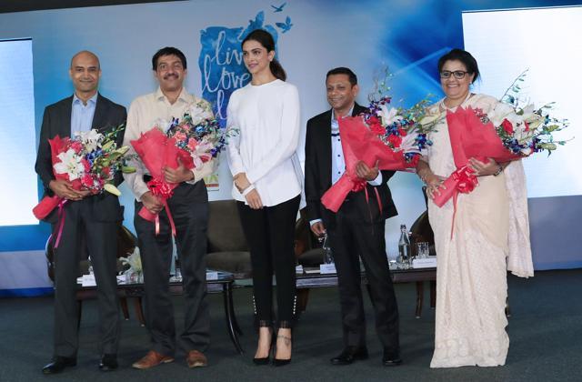 (L to R) Dr Shyam Bhat, Dr Soumitra Pathare, Deepika Padukone, Siddharta Swarup and Anna Chandy. (L to R) Dr Shyam Bhat, Dr Soumitra Pathare, Deepika Padukone, Siddharta Swarup and Anna Chandy.
