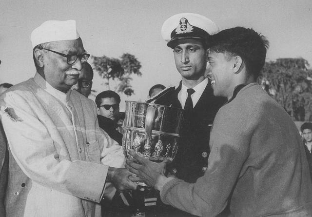 Mohun Bagan captain Chuni Goswami (R) receiving the Durand Cup from President of India, Rajendra Prasad, after being declared joint winners alongside arch-rivals East Bengal in 1960. (HT file photo) Mohun Bagan captain Chuni Goswami (R) receiving the Durand Cup from President of India, Rajendra Prasad, after being declared joint winners alongside arch-rivals East Bengal in 1960. (HT file photo)
