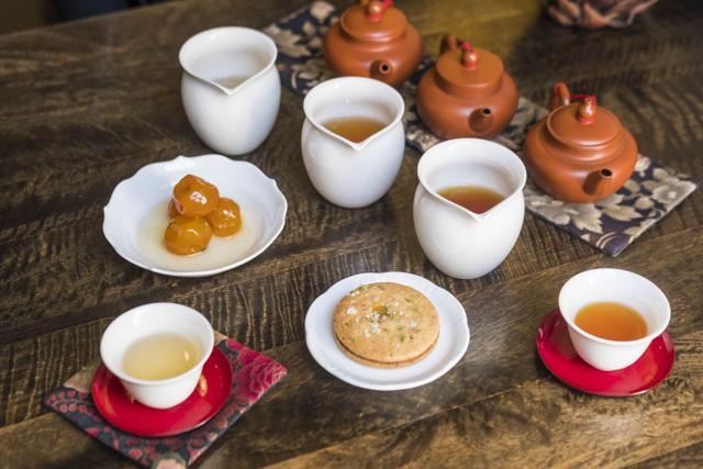 Pineapple yuzu cookies, with a selection of teas. (Evan Ortiz/Bloomberg) Pineapple yuzu cookies, with a selection of teas. (Evan Ortiz/Bloomberg)