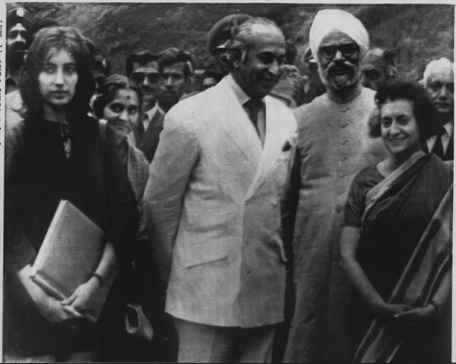 Indira Gandhi(R) with Pakistani President Zulfikar Ali Bhutto (C) and his daughter Benazir Bhutto. (HT Photo) Indira Gandhi(R) with Pakistani President Zulfikar Ali Bhutto (C) and his daughter Benazir Bhutto. (HT Photo)