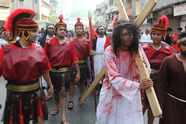 People in Thane take out a procession. (Praful Gangurde/HT Photo)