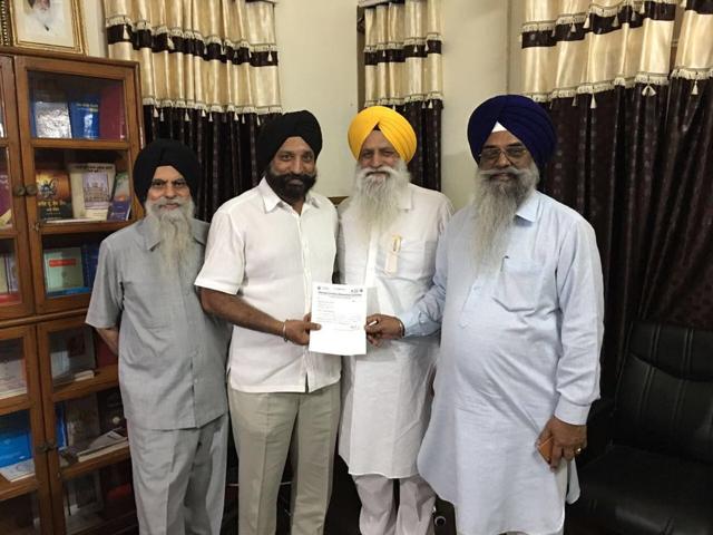 Producer Harinder S Sikka getting his approval from the SGPC back in 2016. (HT Photo) Producer Harinder S Sikka getting his approval from the SGPC back in 2016. (HT Photo)