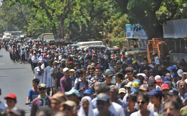 Good Friday procession from Sacred Heart Church in Santacruz (West) to St Charles Convent, Vakola, Santacruz (East). (Satyabrata Tripathy/HT Photo)