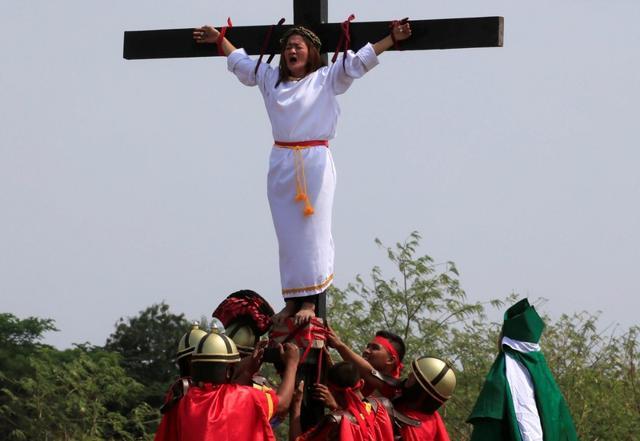 Philippines Devotee Nailed To Cross For Nd Time In Good Friday Crucifixion Re Enactment