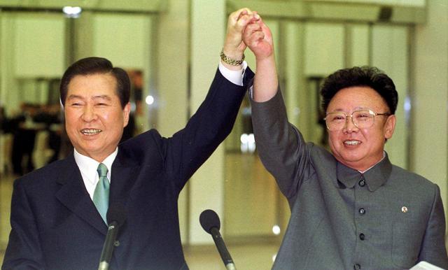 Former South Korean President Kim Dae-jung (left) and former North Korean leader Kim Jong Il. (AP/File Photo) Former South Korean President Kim Dae-jung (left) and former North Korean leader Kim Jong Il. (AP/File Photo)