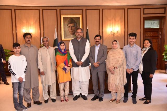Nobel Peace Prize laureate Malala Yousafzai (4th-L) and her family members pose for a group photo with Pakistan's Prime Minister Shahid Khaqan Abbasi, in Islamabad, Pakistan. (Reuters photo) Nobel Peace Prize laureate Malala Yousafzai (4th-L) and her family members pose for a group photo with Pakistan's Prime Minister Shahid Khaqan Abbasi, in Islamabad, Pakistan. (Reuters photo)