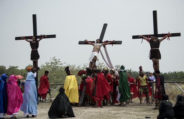 A reenactment of the crucifixion of Jesus Christ during Good Friday celebrations ahead of Easter in the village of Cutud near San Fernando, north of Manila on March 30. (AFP Photo) A reenactment of the crucifixion of Jesus Christ during Good Friday celebrations ahead of Easter in the village of Cutud near San Fernando, north of Manila on March 30. (AFP Photo)