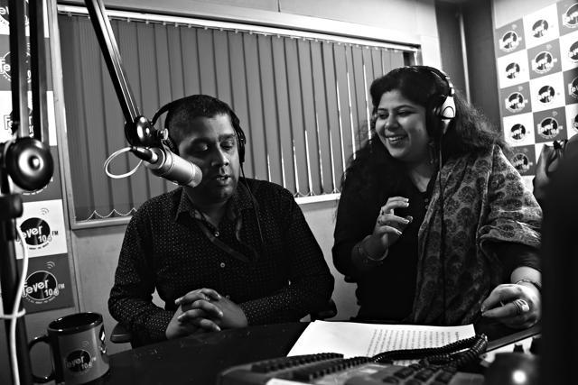 Rahul Menon impresses popular RJ Stutee Gosh of Fever 104 with his soulful rendition of dohas from Ramcharitmanas. (Photo: Jasjeet Plaha/HT) Rahul Menon impresses popular RJ Stutee Gosh of Fever 104 with his soulful rendition of dohas from Ramcharitmanas. (Photo: Jasjeet Plaha/HT)