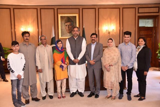 Nobel Peace Prize laureate Malala Yousafzai (4th-L) and her family members pose for a group photo with Pakistan's Prime Minister Shahid Khaqan Abbasi, in Islamabad March 29. (Reuters Photo) Nobel Peace Prize laureate Malala Yousafzai (4th-L) and her family members pose for a group photo with Pakistan's Prime Minister Shahid Khaqan Abbasi, in Islamabad March 29. (Reuters Photo)