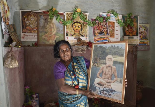 Pata is caretaker of this shrine to a local saint named Ram Swarup (seen in photo). He is believed to have lived here 85 years ago, next to the cave of a tiger that he befriended. (Vipin Kumar / HT Photo)