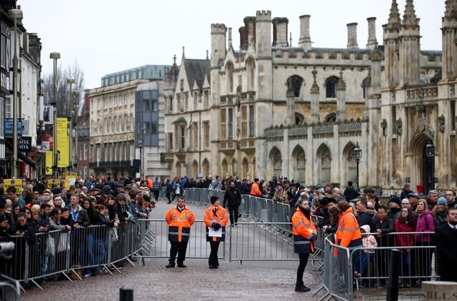 Crowds gather outside Great St Marys Church, where the funeral of theoretical physicist Prof Stephen Hawking is being held, in Cambridge, Britain on March 31. (REUTERS) Crowds gather outside Great St Marys Church, where the funeral of theoretical physicist Prof Stephen Hawking is being held, in Cambridge, Britain on March 31. (REUTERS)