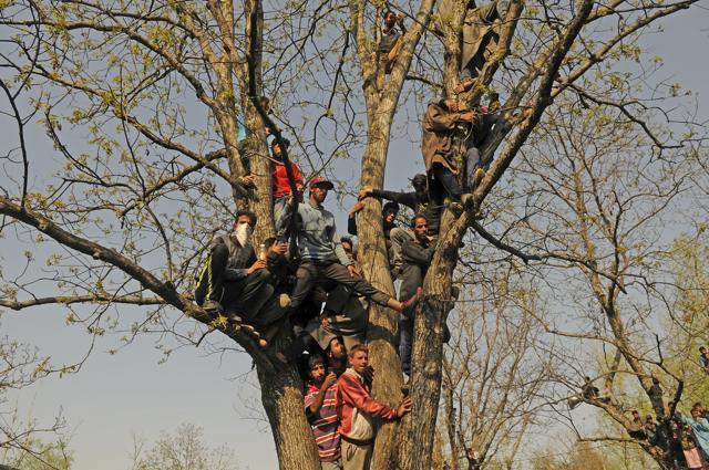 Kashmiri villagers attend the funeral of Zubar Ahmad, a militant, during his funeral in Shopian. (Waseem Andrabi/HT Photo) Kashmiri villagers attend the funeral of Zubar Ahmad, a militant, during his funeral in Shopian. (Waseem Andrabi/HT Photo)