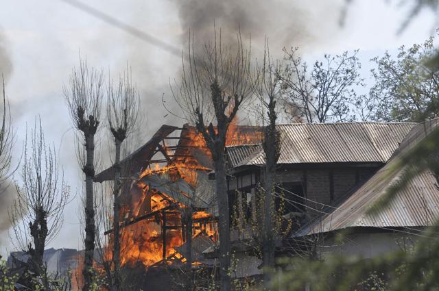 Residential buildings on fire during a gun battle between militants and security forces in Shopian. (Waseem Andrabi/HT Photo) Residential buildings on fire during a gun battle between militants and security forces in Shopian. (Waseem Andrabi/HT Photo)