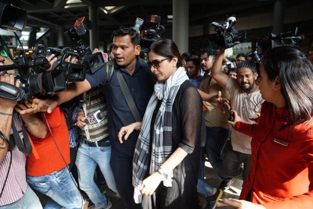Tabu arrives in Mumbai. (HT Photo) Tabu arrives in Mumbai. (HT Photo)