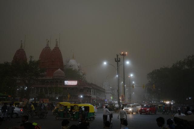 A view of Chandni Chowk during dust storm in Old Delhi on Friday. (Sonu Mehta/HT Photo) A view of Chandni Chowk during dust storm in Old Delhi on Friday. (Sonu Mehta/HT Photo)
