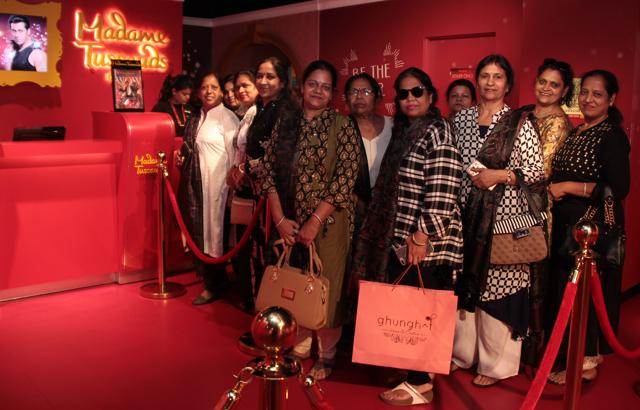 Ladies queue up to buy tickets for the launch of Shah Rukh’s wax statue at a museum in Delhi. (Photo: Shivam Saxena/HT ) Ladies queue up to buy tickets for the launch of Shah Rukh’s wax statue at a museum in Delhi. (Photo: Shivam Saxena/HT )