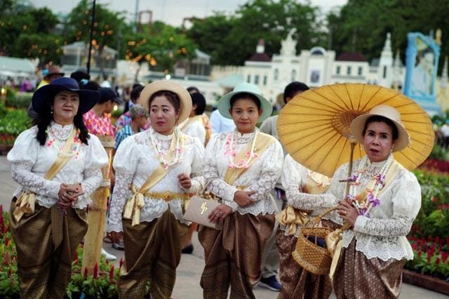 thai traditional costume history