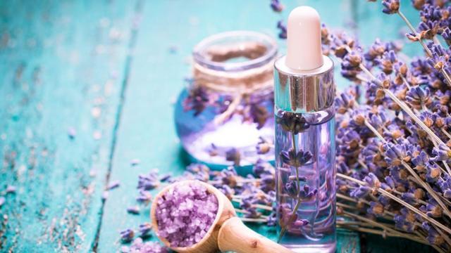 Use natural oils like lavender, rosehip, geranium, pomegranate and sandalwood. (Getty mages/iStock)