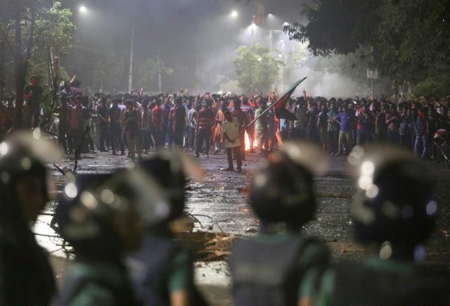 Police fired rubber bullets and tear gas at Dhaka University students , and detained 15 protesters. (AFP)