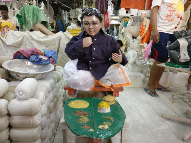 Statue of a child eating is popular at wedding feasts. (Rachel Lopez/HT photo)